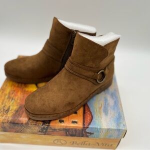 Bella Vita Izzy Women's Boot Size cognac super suede
